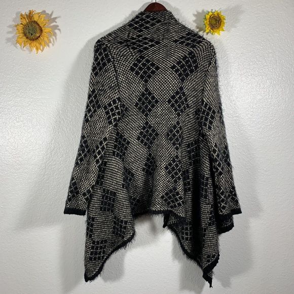 BCBGMAXAZARIA Soft Fuzzy Waterfall Ooen Sweater Pocket Cardigan Sz Small Women - Picture 10 of 12